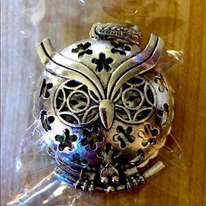 Aromatherapy necklace diffuser. New
